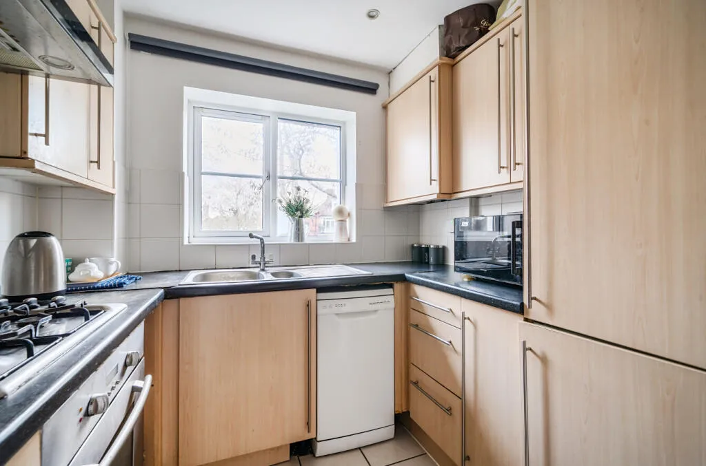 Stretton Court, Wey Road, Weybridge, Surrey, KT13, photo 8