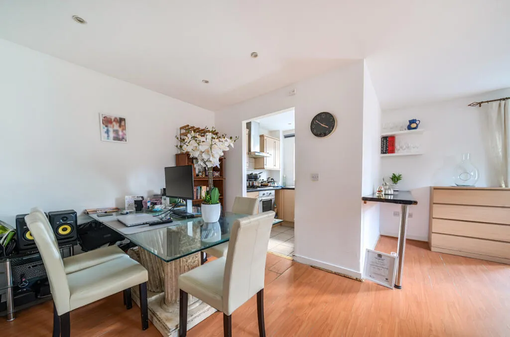 Stretton Court, Wey Road, Weybridge, Surrey, KT13, photo 6