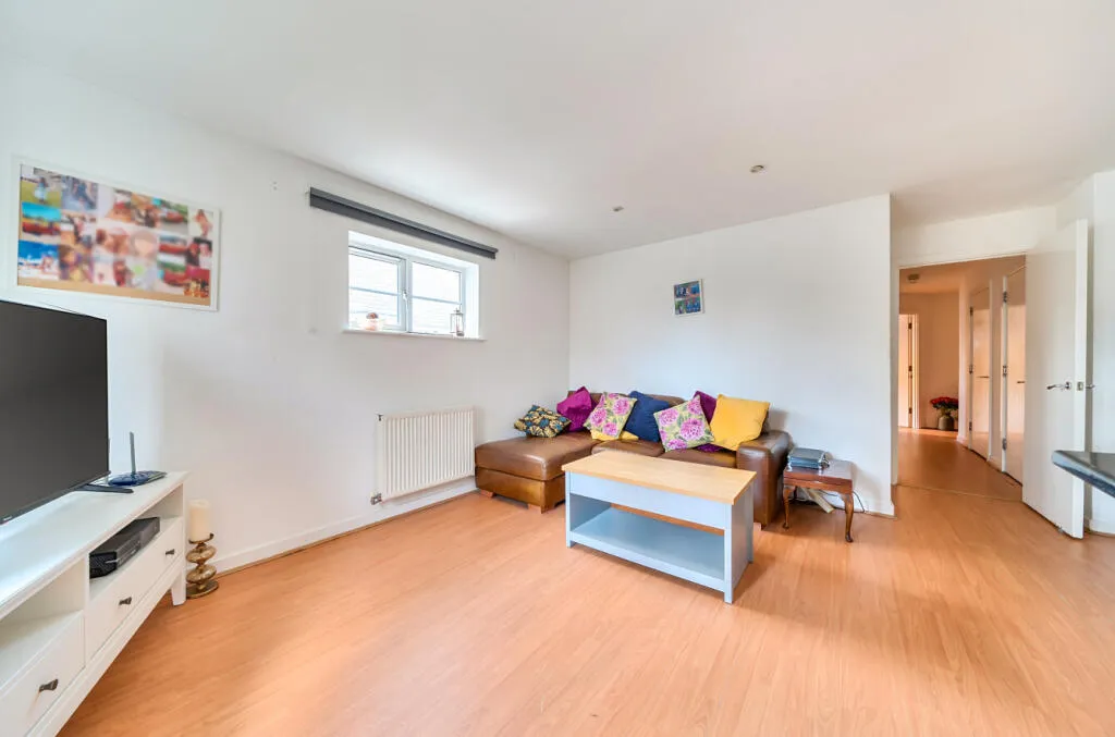Stretton Court, Wey Road, Weybridge, Surrey, KT13, photo 4