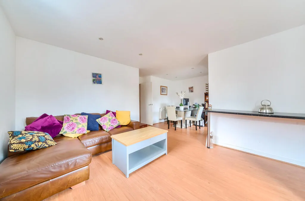Stretton Court, Wey Road, Weybridge, Surrey, KT13, photo 2