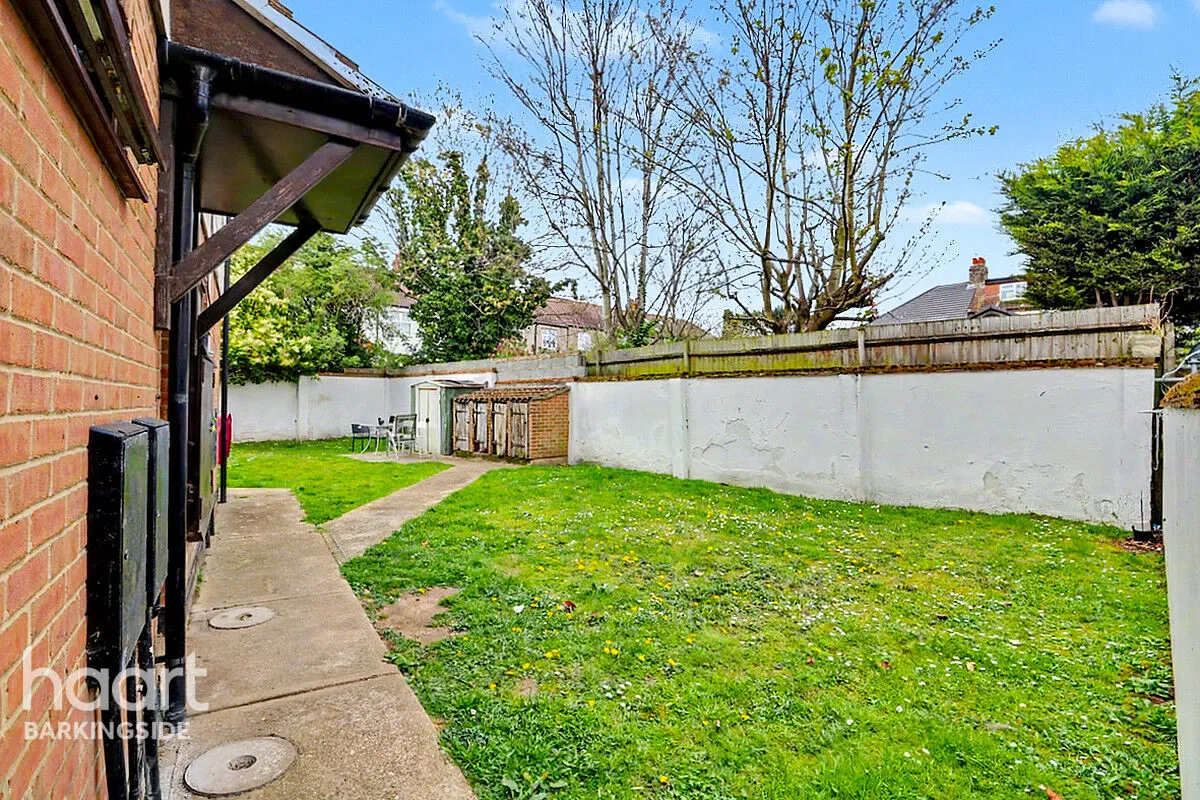 Veronique Gardens, Barkingside, IG6, photo 9