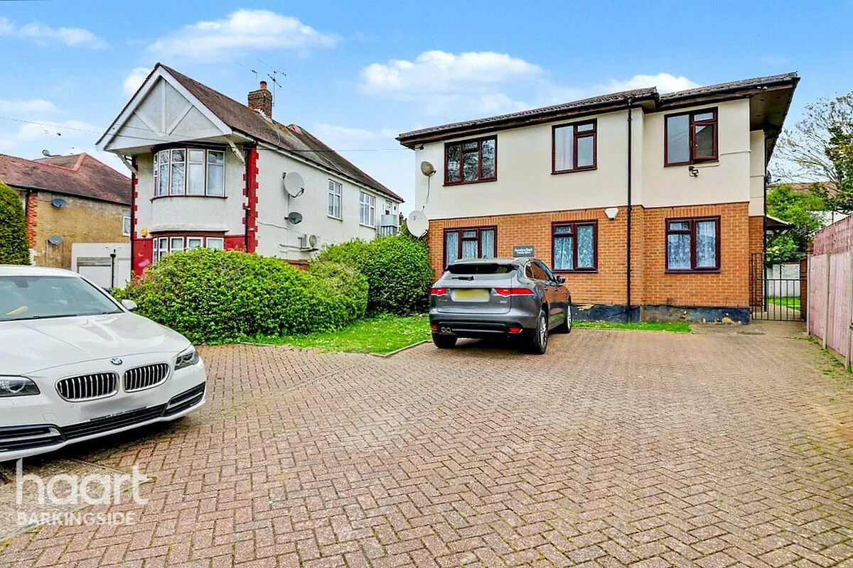 Veronique Gardens, Barkingside, IG6, photo 10
