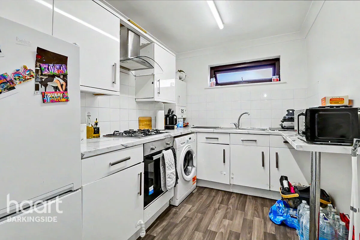 Veronique Gardens, Barkingside, IG6, photo 3