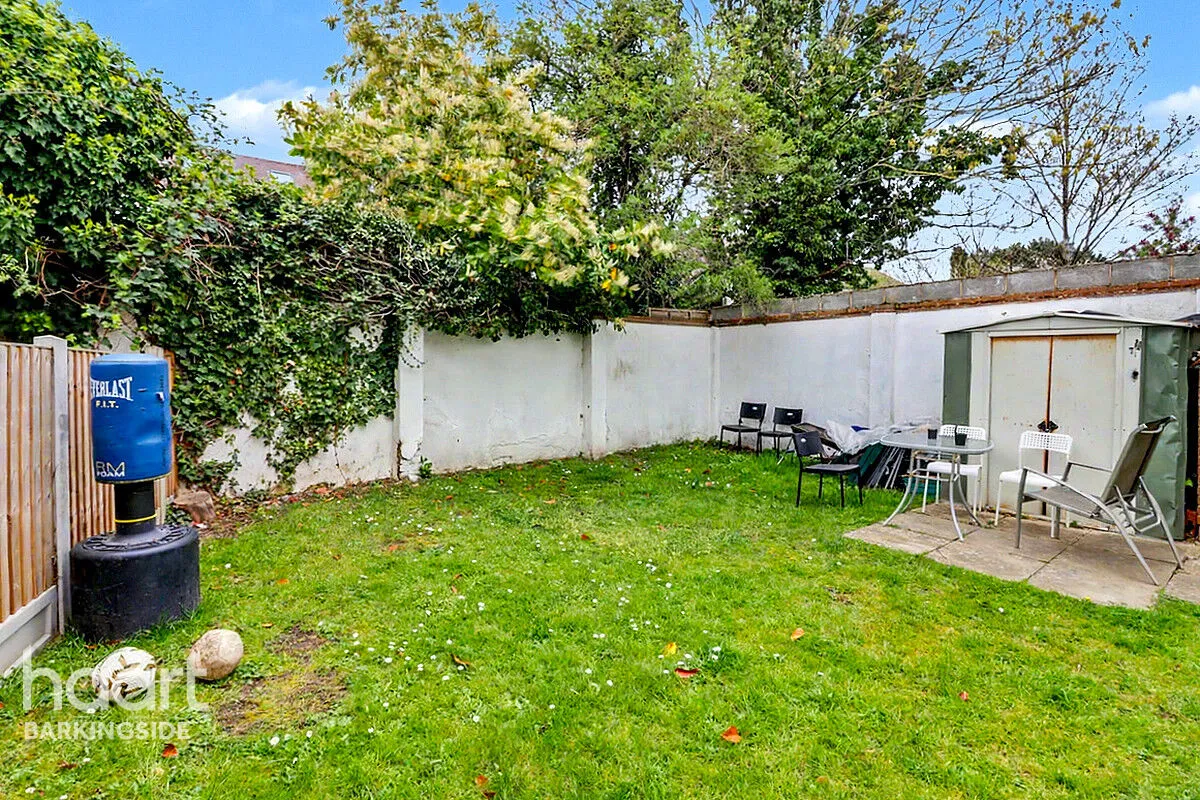 Veronique Gardens, Barkingside, IG6, photo 8