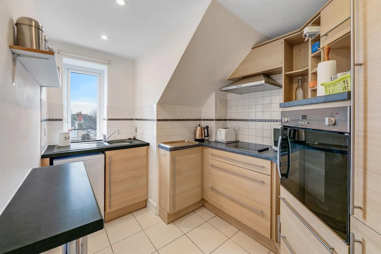Abbotsmead Place, Caversham, RG4, photo 4