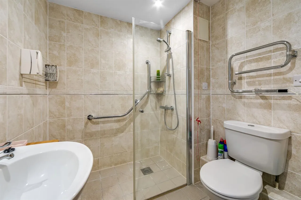 Abbotsmead Place, Caversham, RG4, photo 6