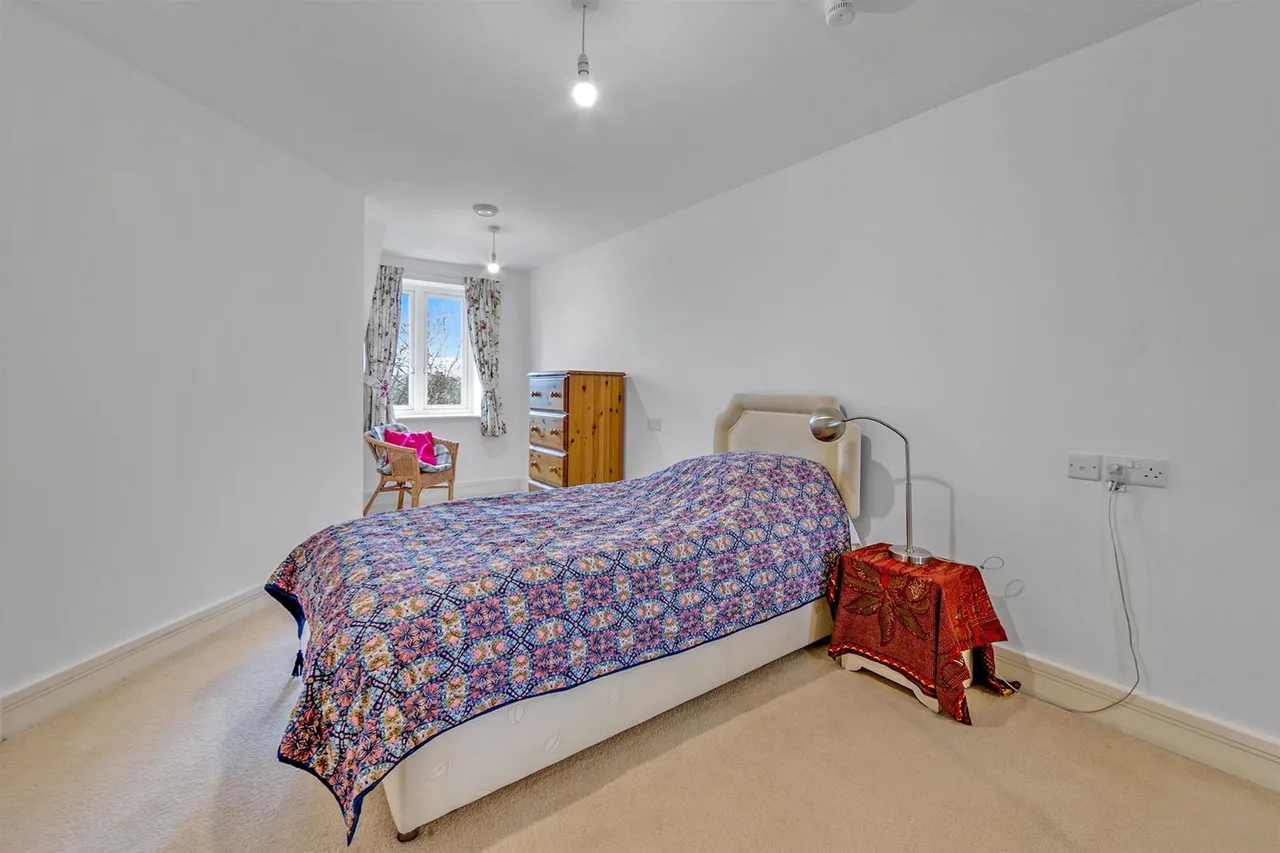 Abbotsmead Place, Caversham, RG4, photo 5