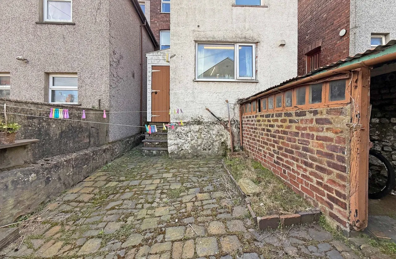 Farrar Road, Bangor, LL57, photo 15
