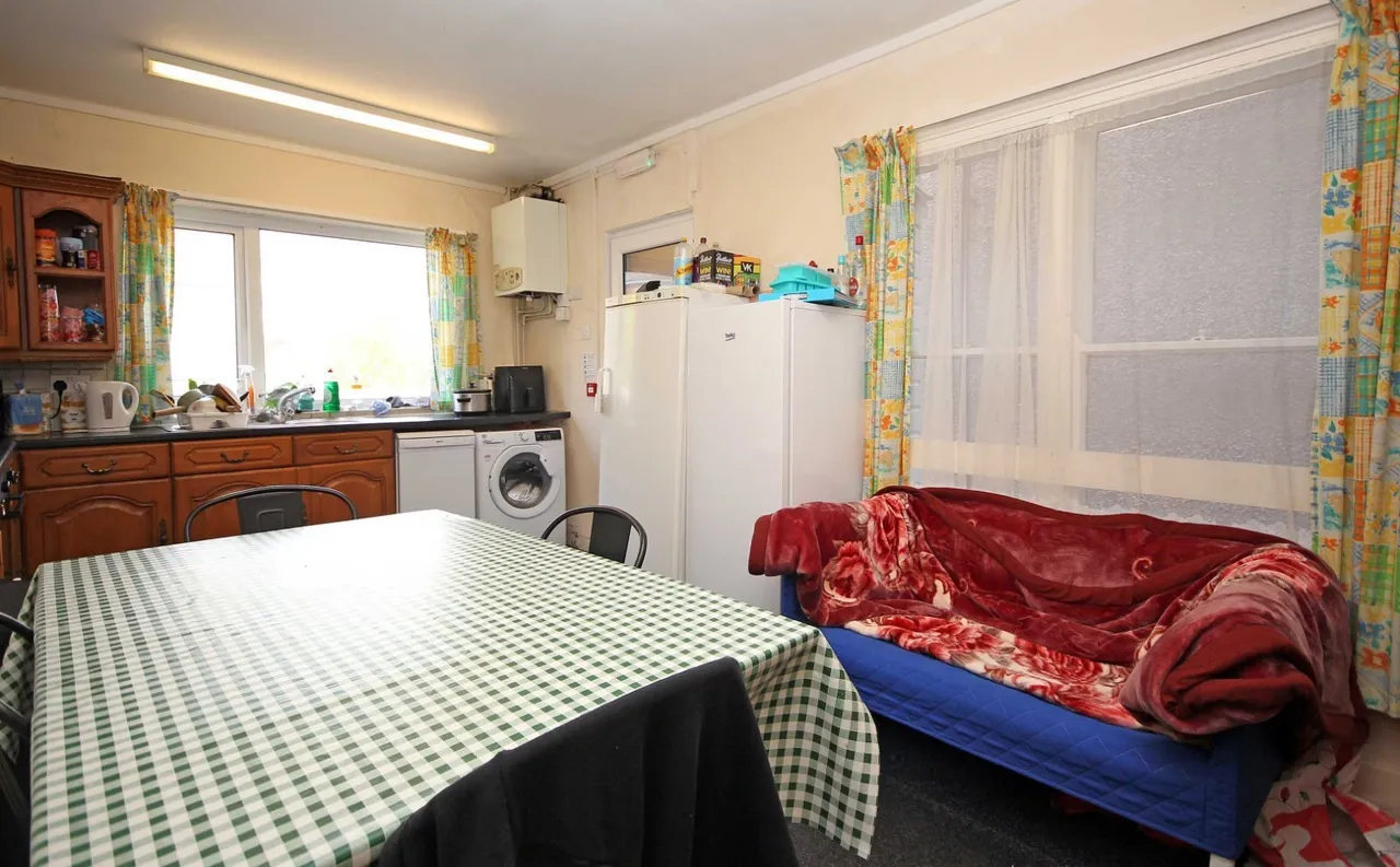Farrar Road, Bangor, LL57, photo 4