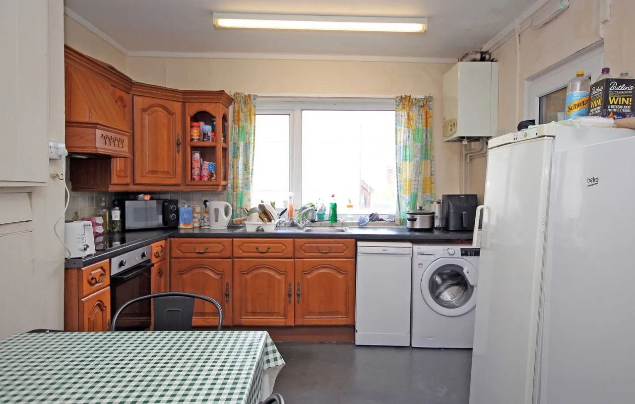 Farrar Road, Bangor, LL57, photo 2