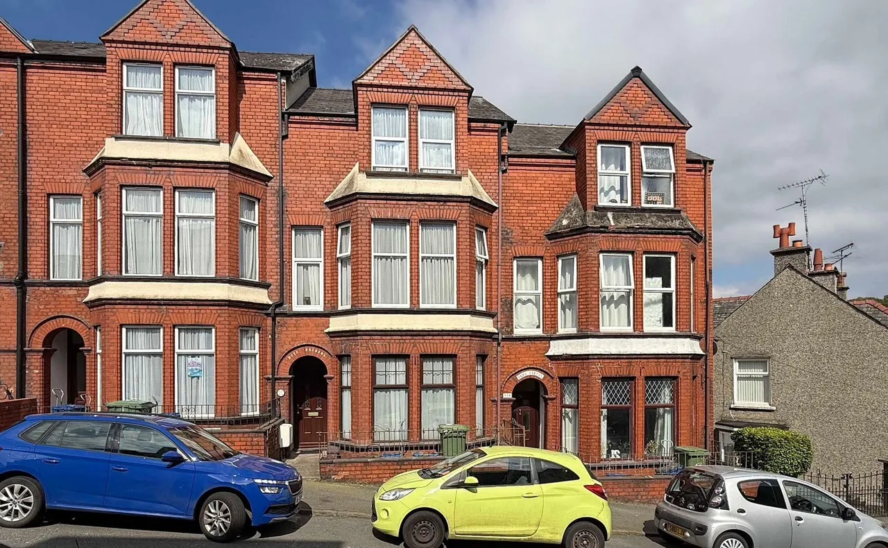 6 bed house for sale, Farrar Road, Bangor, LL57