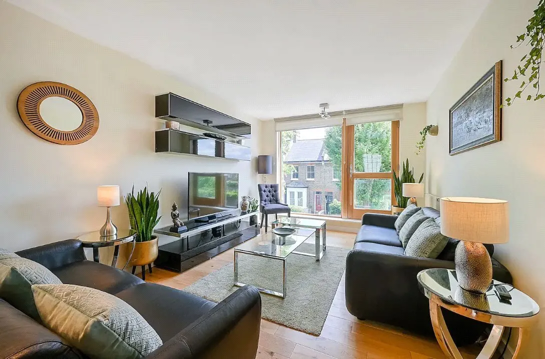 2 bed flat to rent, Steele Road, London, W4