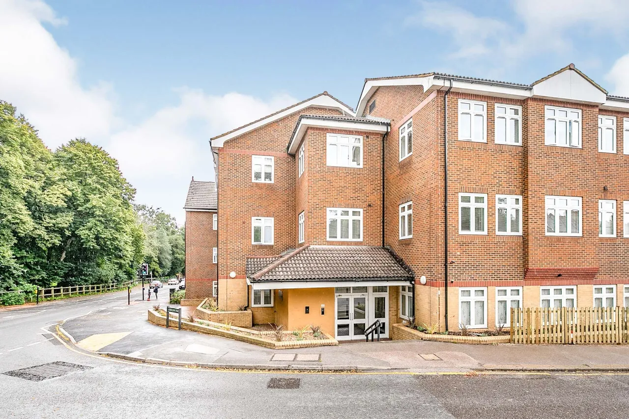 2 bed flat for sale, Bell Street, Reigate, RH2