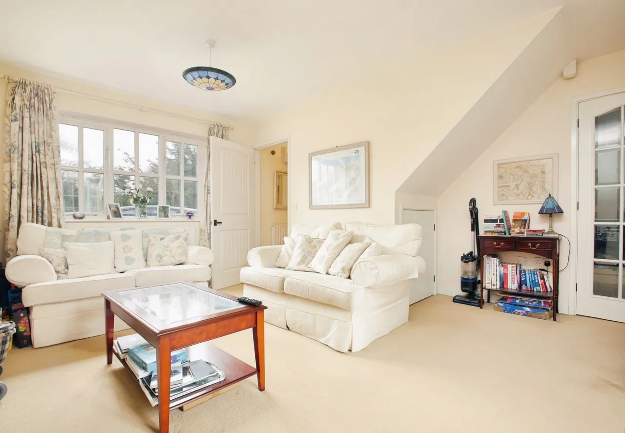 The Avenue, Winchester Hill, SO21, photo 4