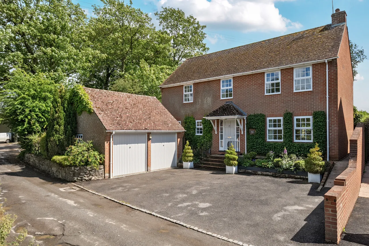 4 bed house for sale, Beckhampton, Marlborough, SN8