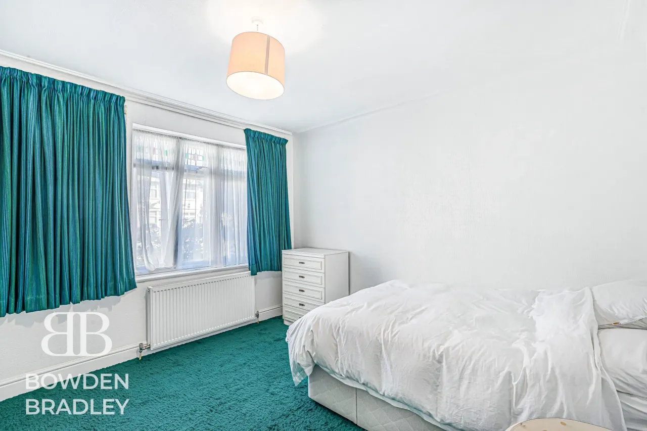 Queenborough Gardens, Ilford, IG2, photo 17