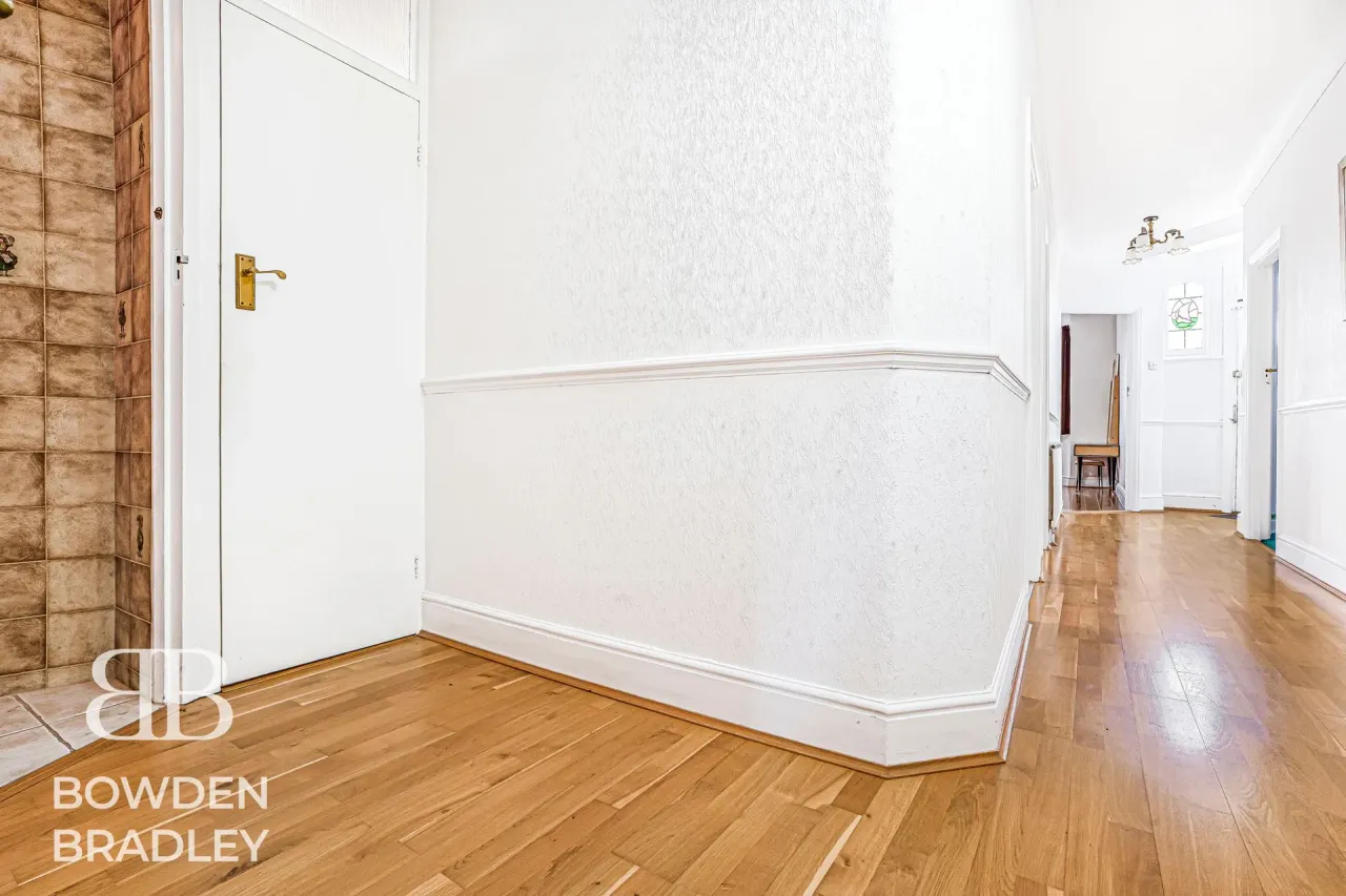 Queenborough Gardens, Ilford, IG2, photo 34