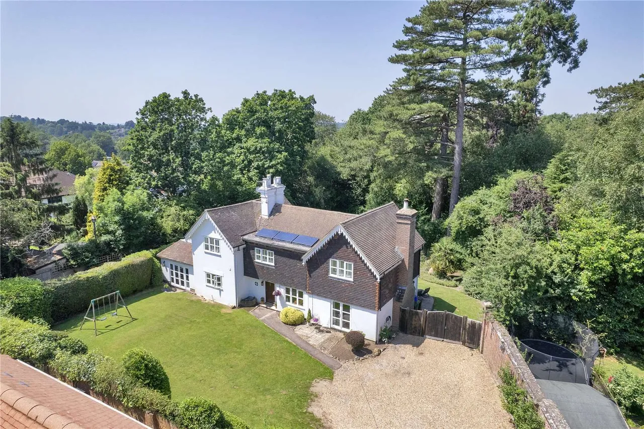 4 bed house for sale — Camden Park, Tunbridge Wells, Kent, TN2 5AD