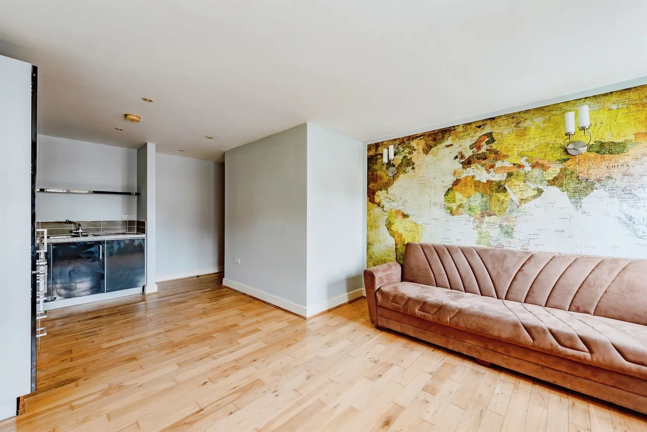 1 bed flat for sale — Monson Road, Redhill