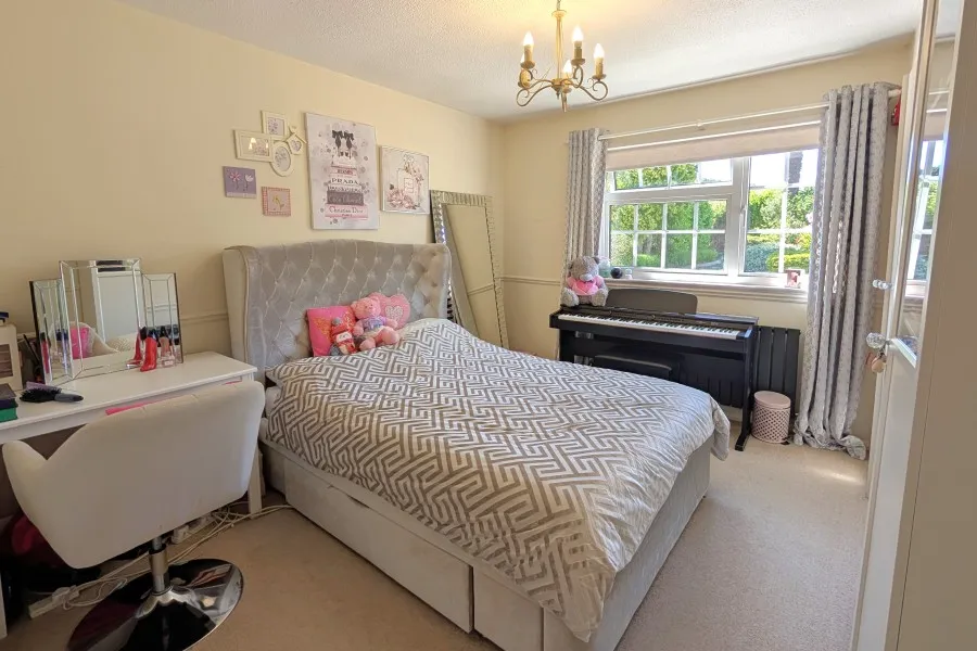 Commonfields, Woking, GU24, photo 11