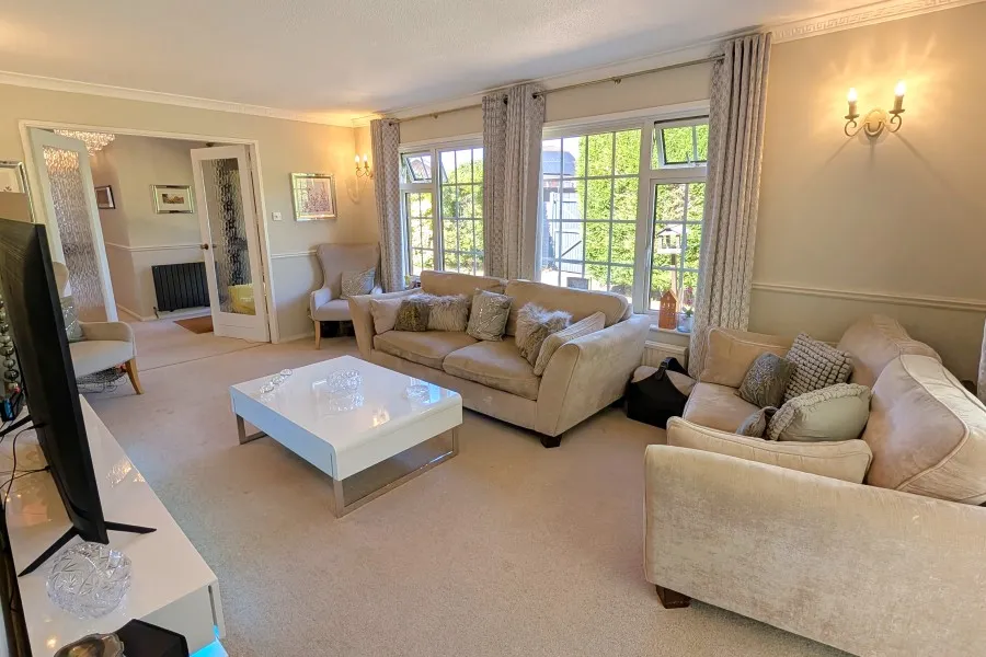 Commonfields, Woking, GU24, photo 5