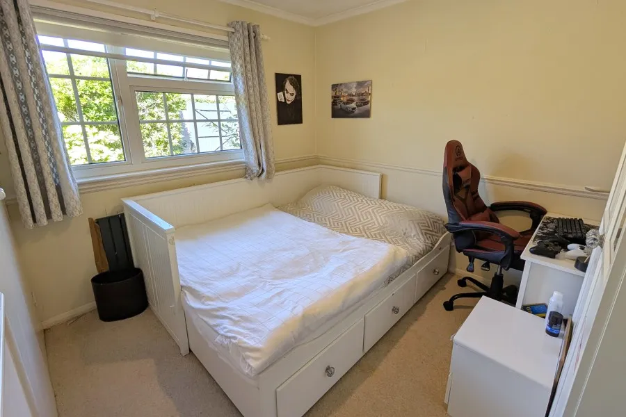 Commonfields, Woking, GU24, photo 12