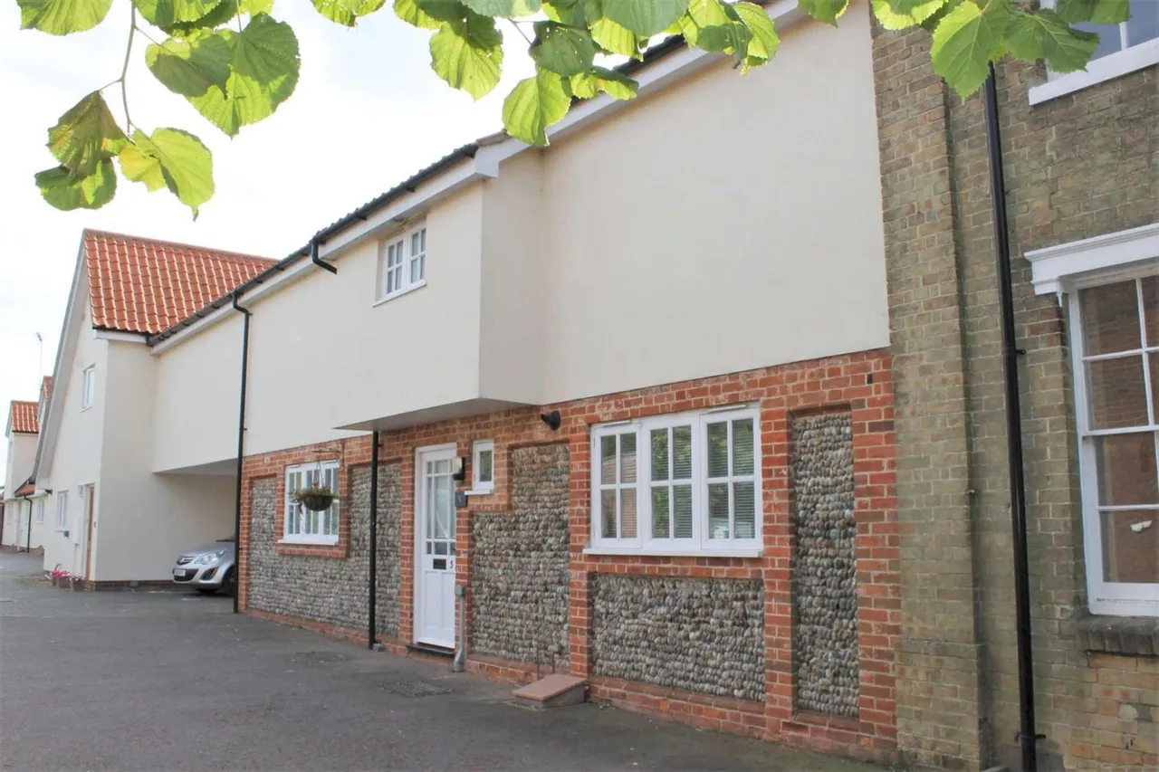 3 bed house to rent, Old Bank Mews, Wrentham, NR34
