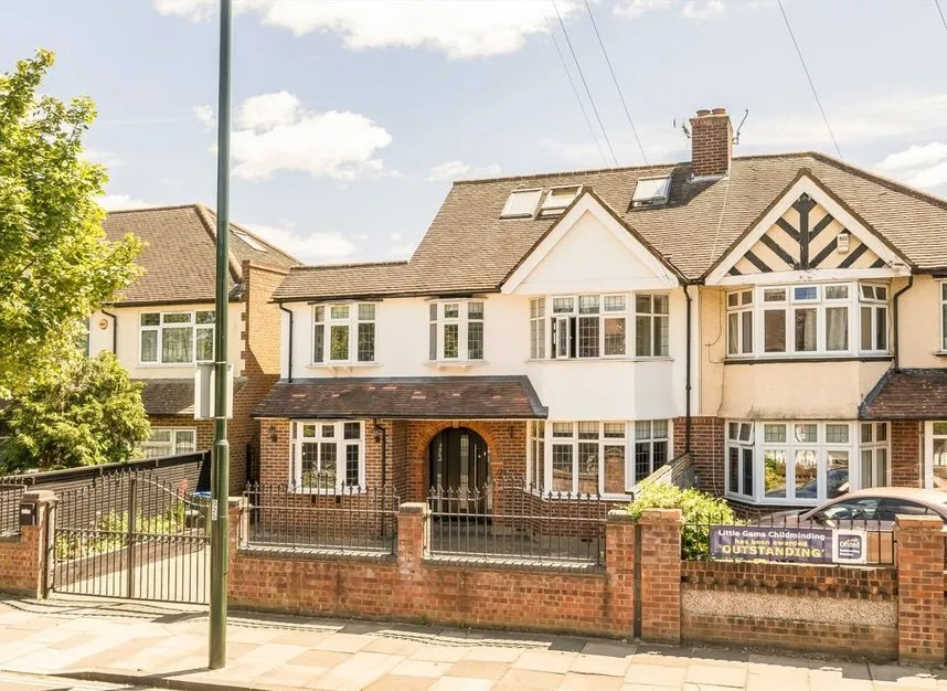 5 bed house for sale — Percy Road, Whitton, TW2