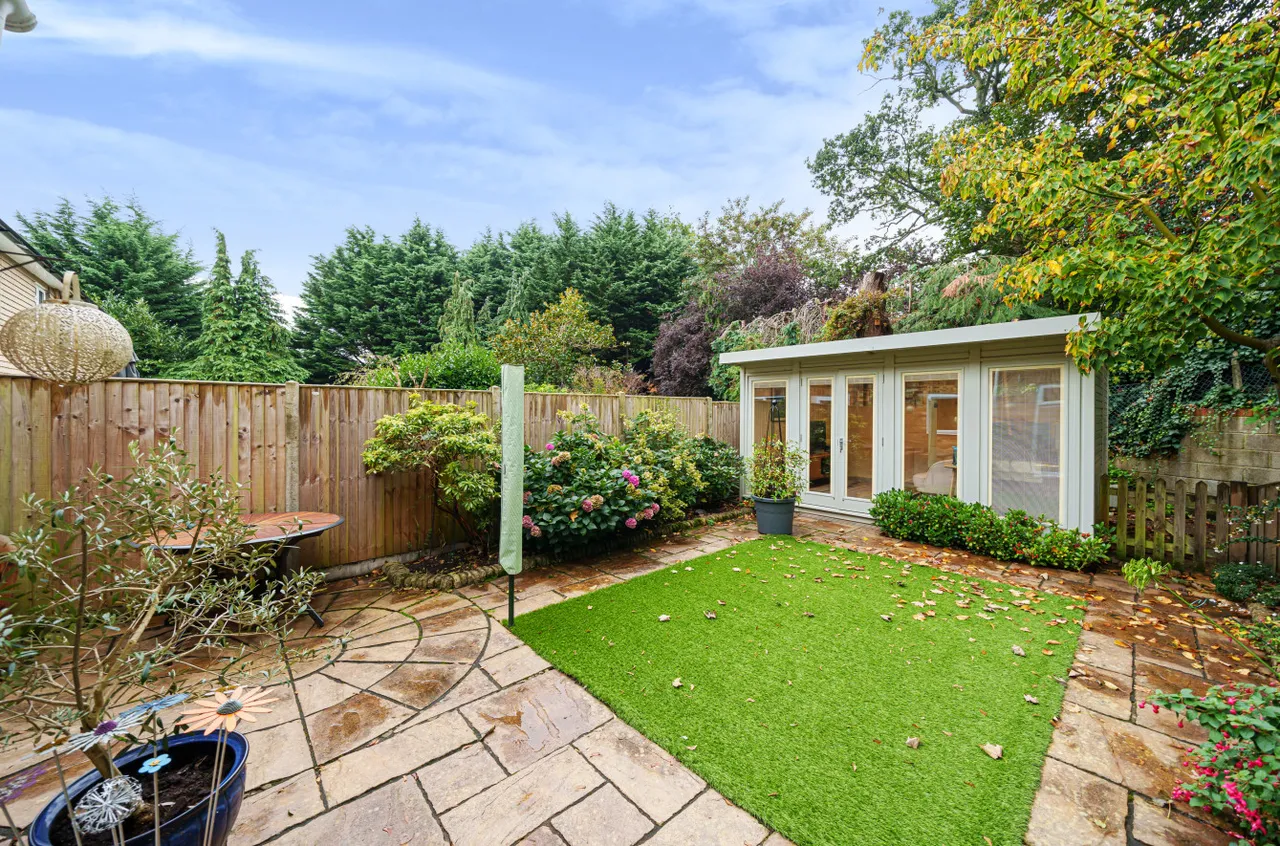 Hanover Close, Frimley, Camberley, Surrey, GU16 8LE, photo 10