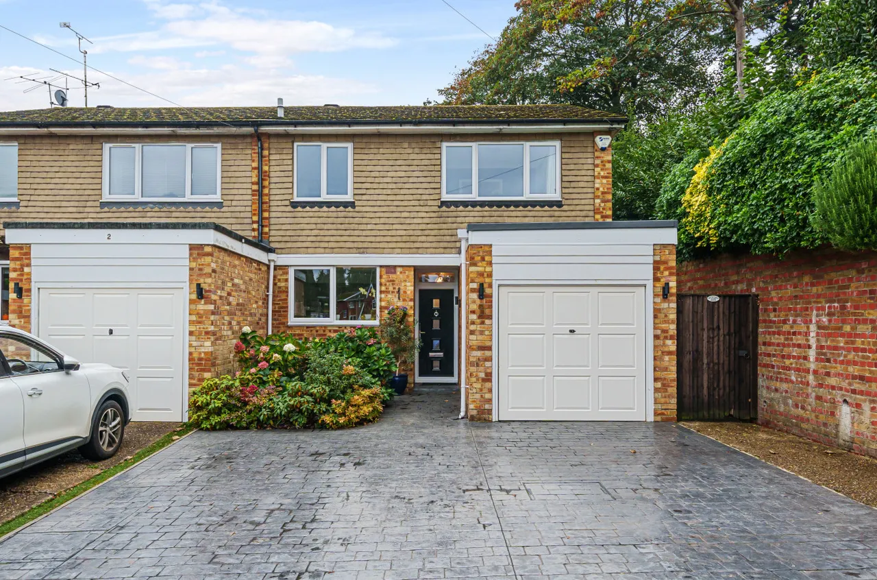 3 bed house for sale — Hanover Close, Frimley, Camberley, Surrey, GU16 8LE
