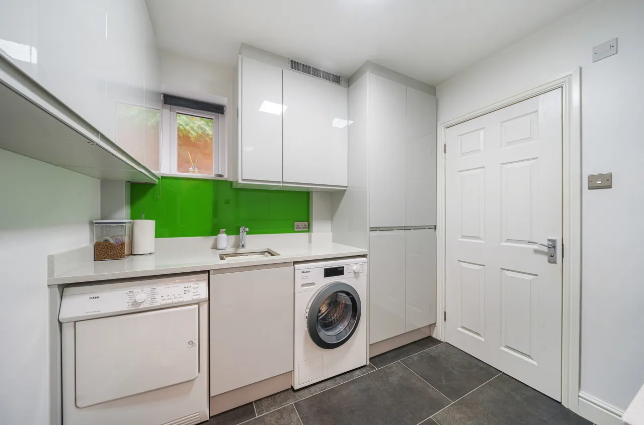 Hanover Close, Frimley, Camberley, Surrey, GU16 8LE, photo 6