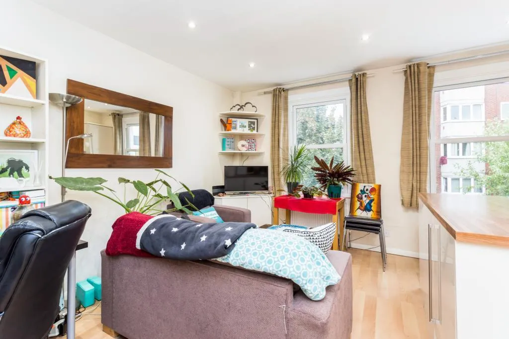 Greyhound Road, London, W6, photo 4