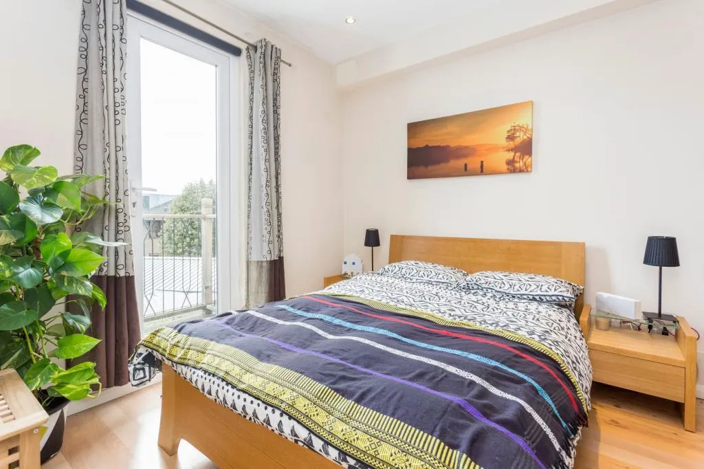 Greyhound Road, London, W6, photo 5