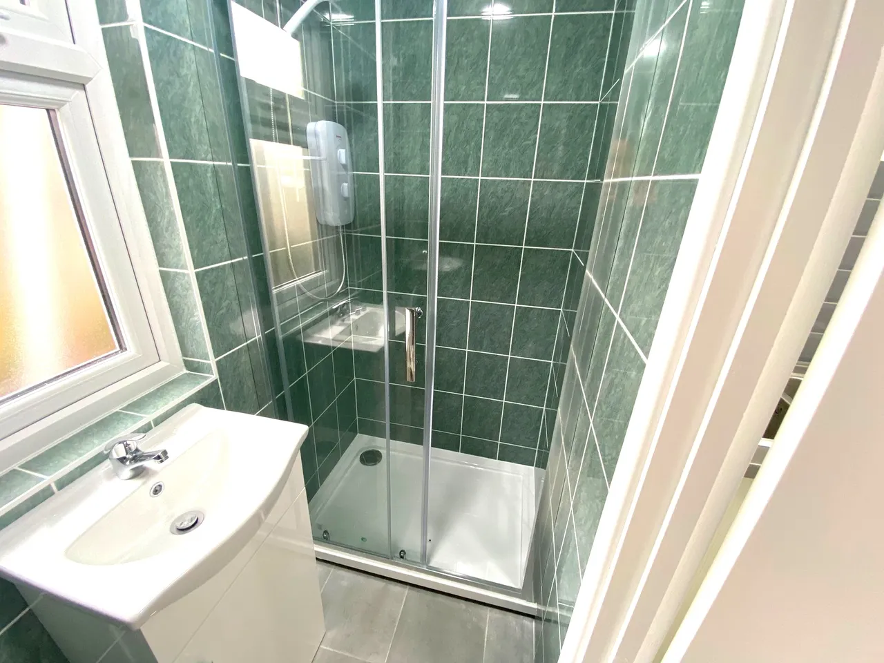 Kingston Road, Ilford, IG1, photo 3