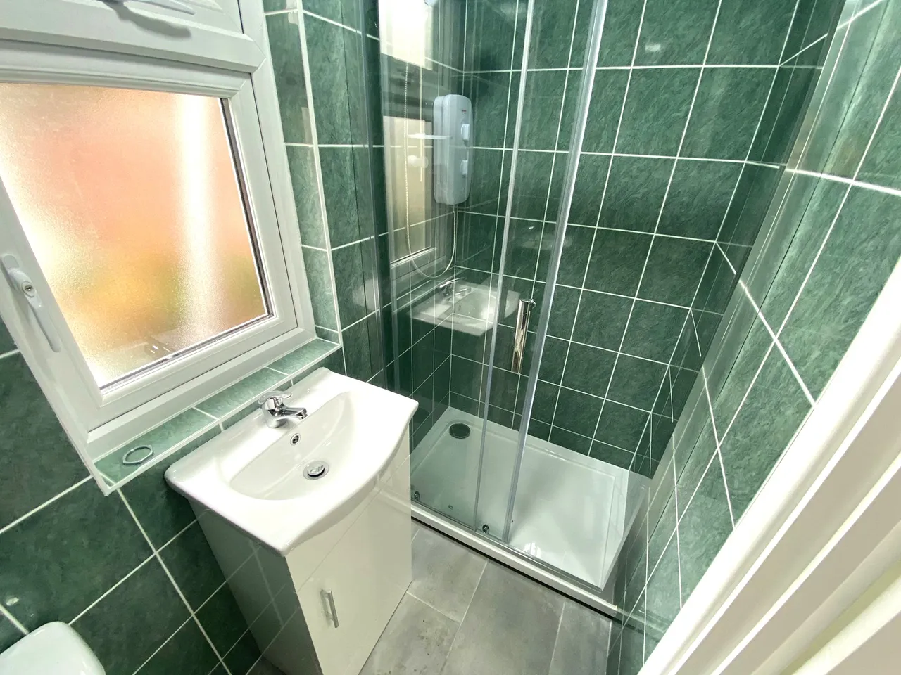 Kingston Road, Ilford, IG1, photo 4