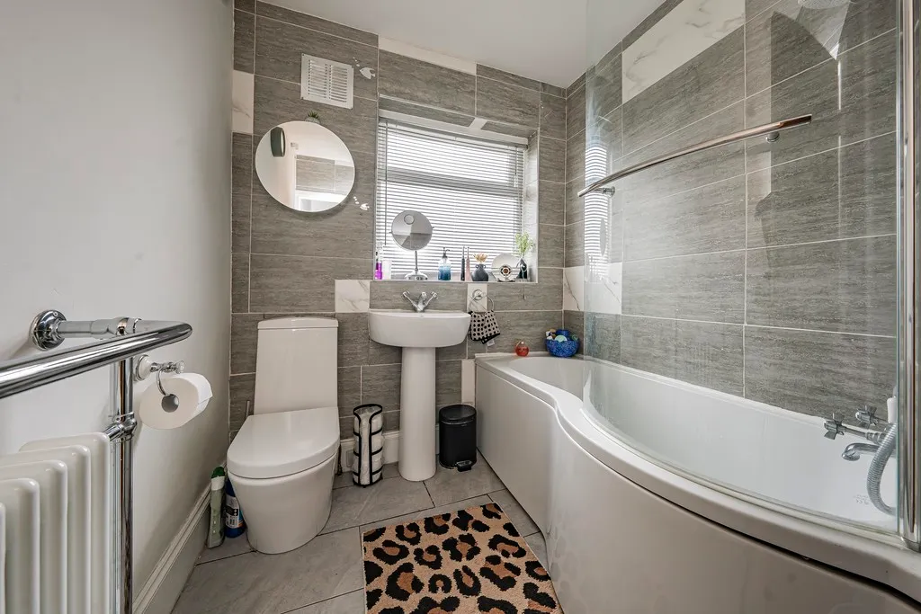 Ribblesdale Avenue, Northolt, photo 16