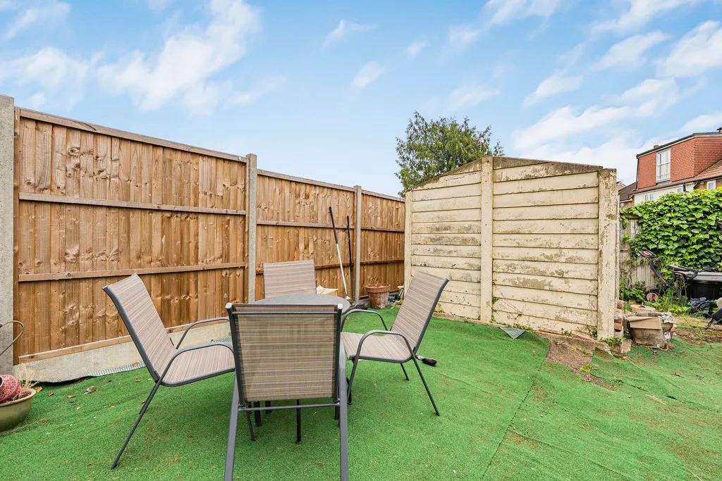 Ribblesdale Avenue, Northolt, photo 20