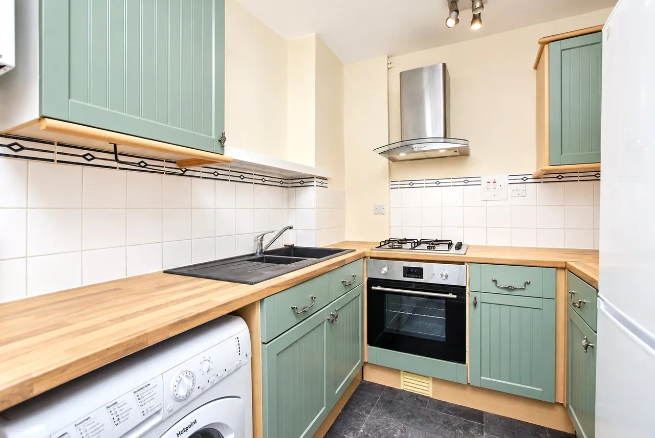 Mount Court, The Mount, GU2, photo 2