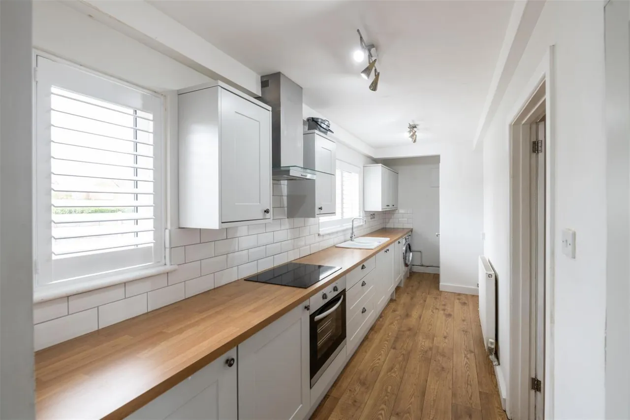 Oakfield Road, Cowfold, RH13, photo 5