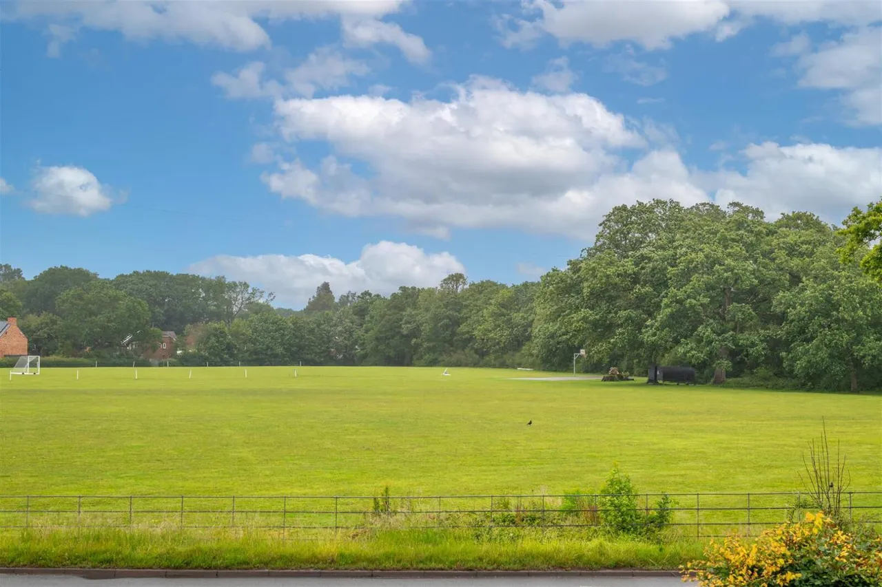 Oakfield Road, Cowfold, RH13, photo 8
