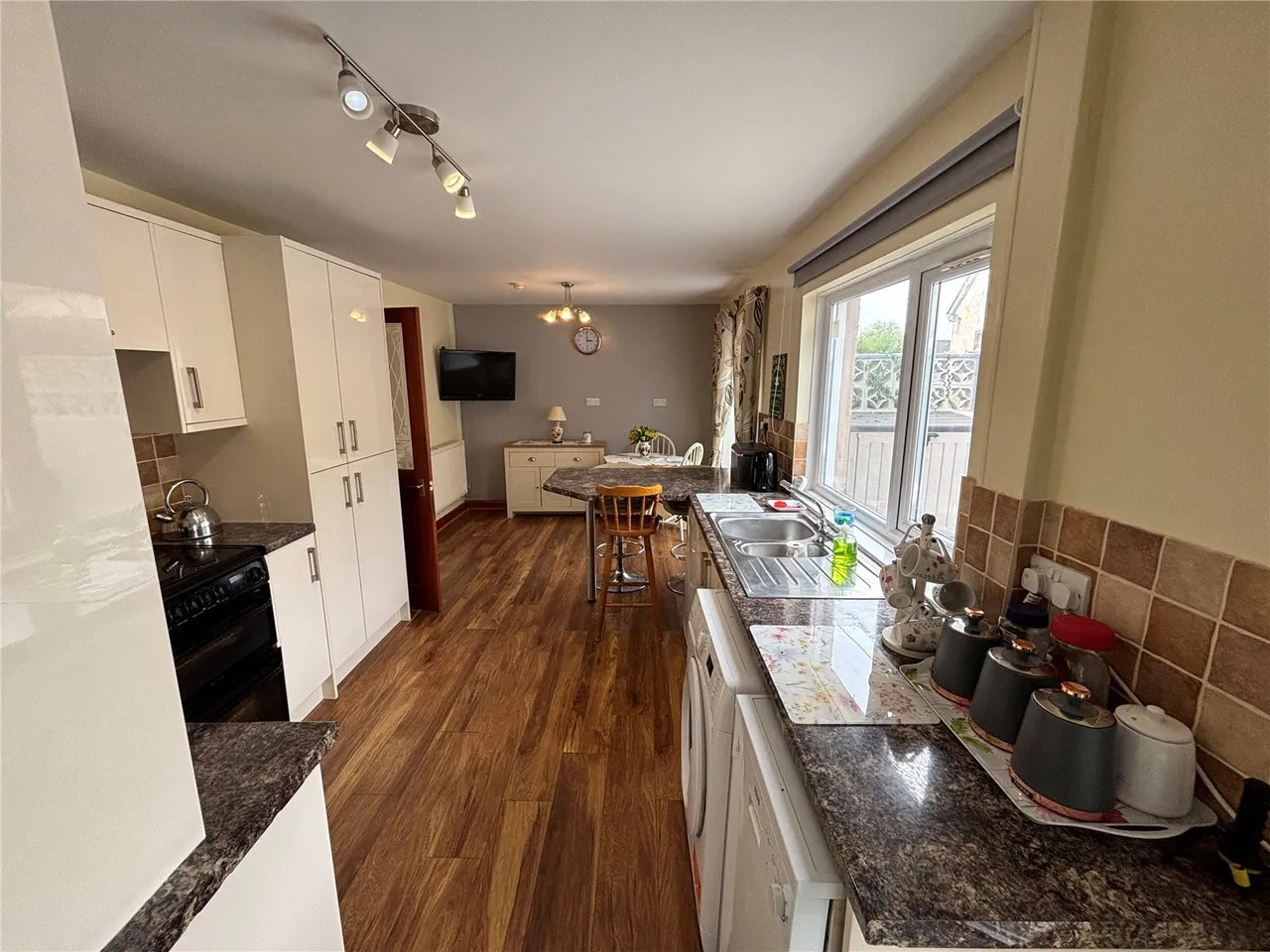 Woodfield Avenue, Kilgetty, SA68, photo 11