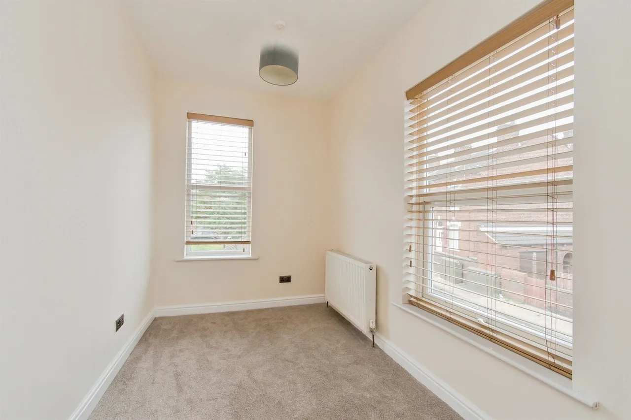 Roundhill Road, CASTLEFORD, photo 11