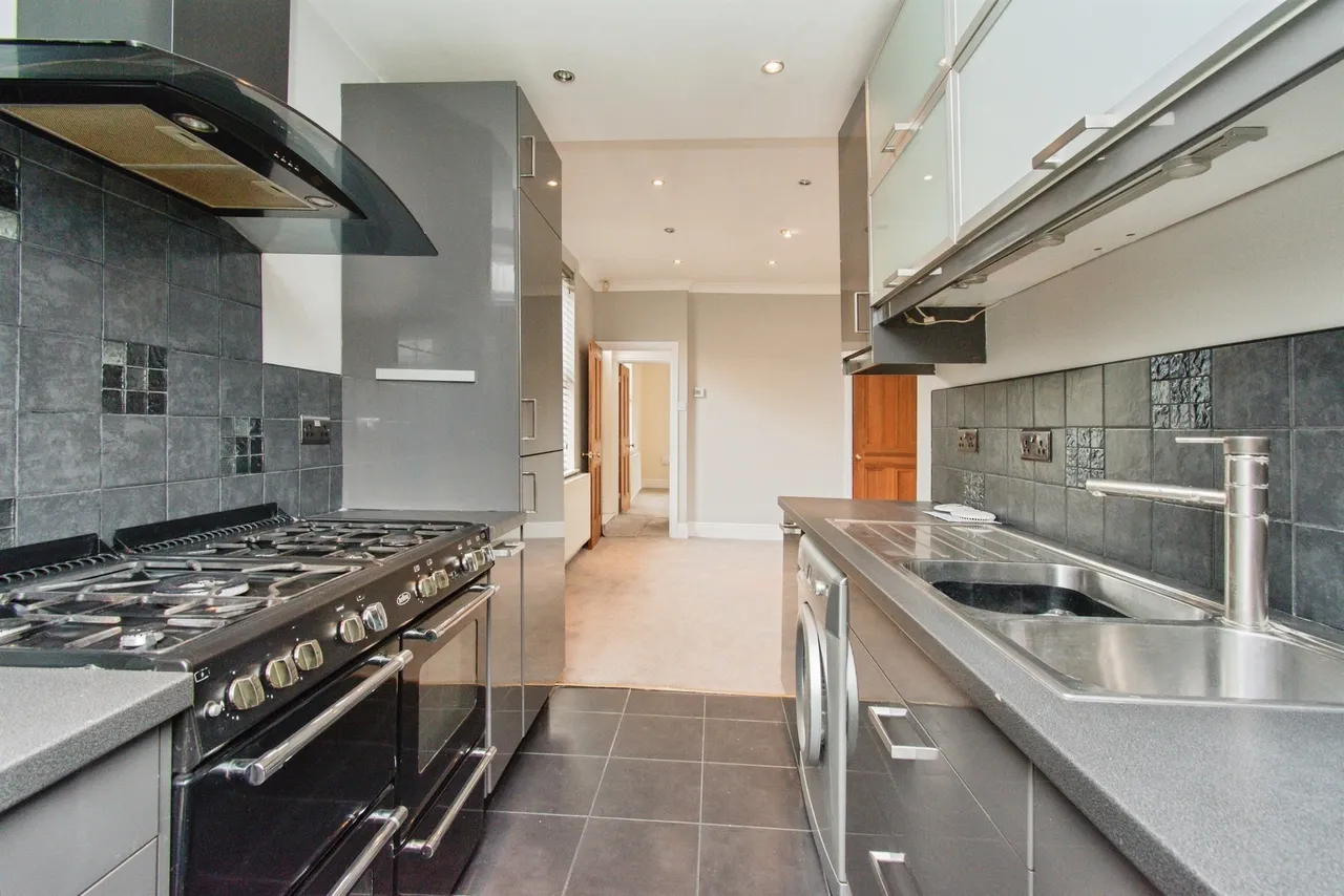 Roundhill Road, CASTLEFORD, photo 4