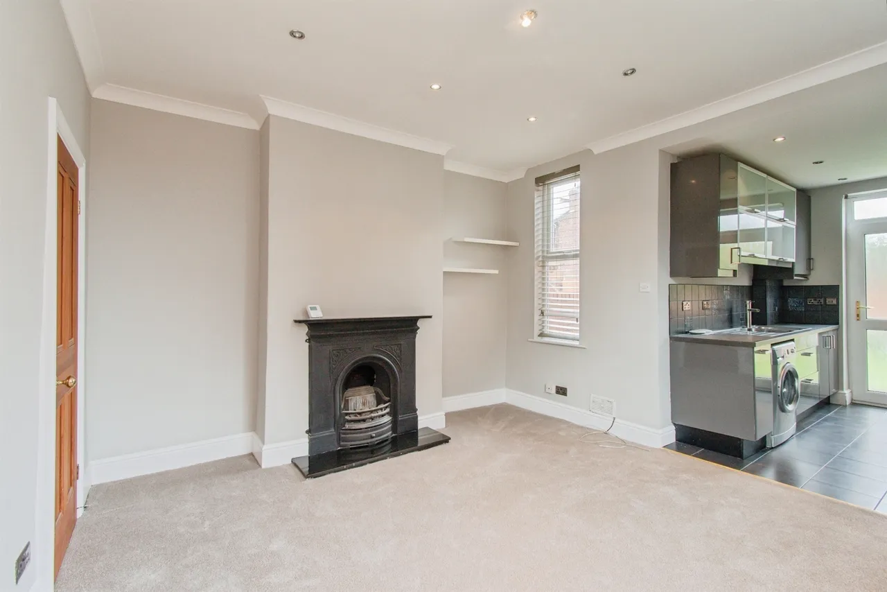 Roundhill Road, CASTLEFORD, photo 3