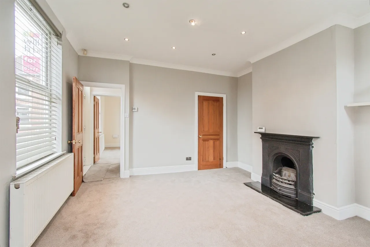 Roundhill Road, CASTLEFORD, photo 6