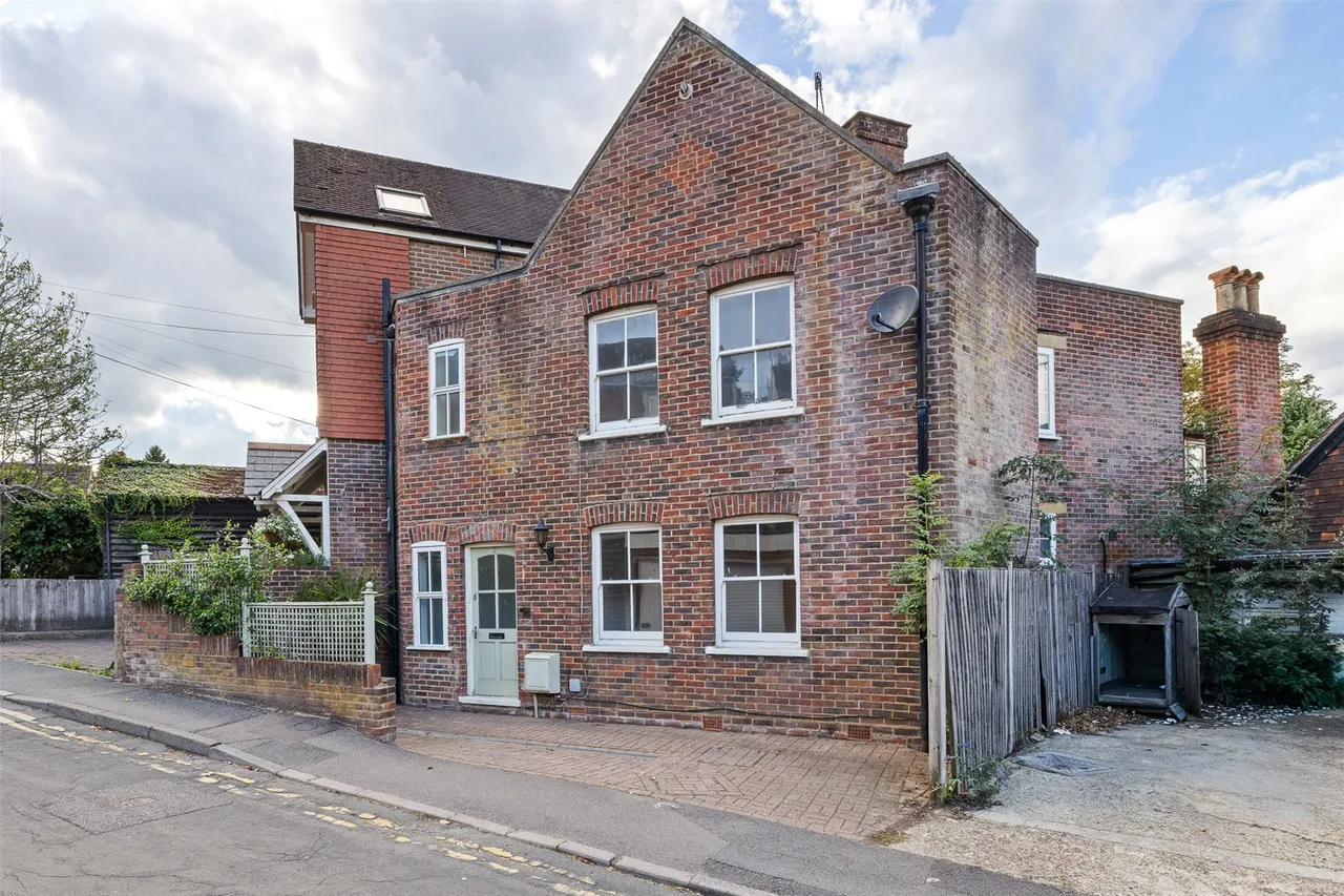 4 bed house for sale, Longdene Road, Haslemere, GU27