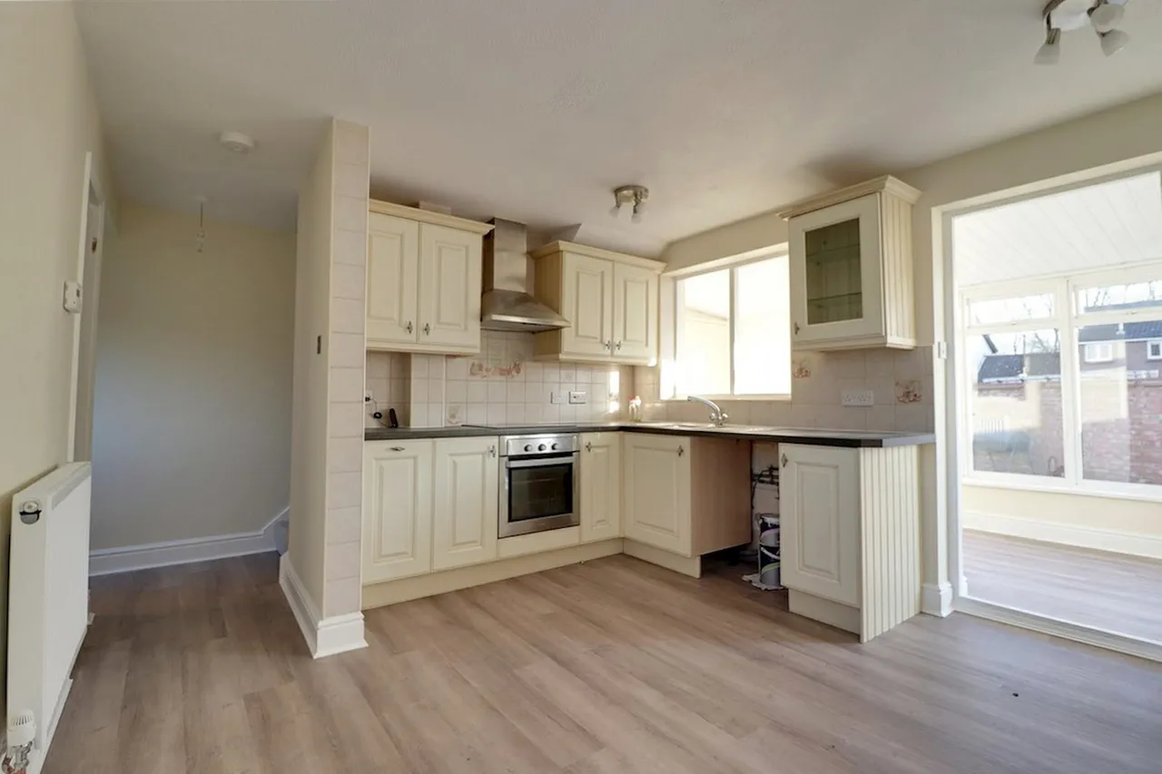 Stanway, CO3, photo 4