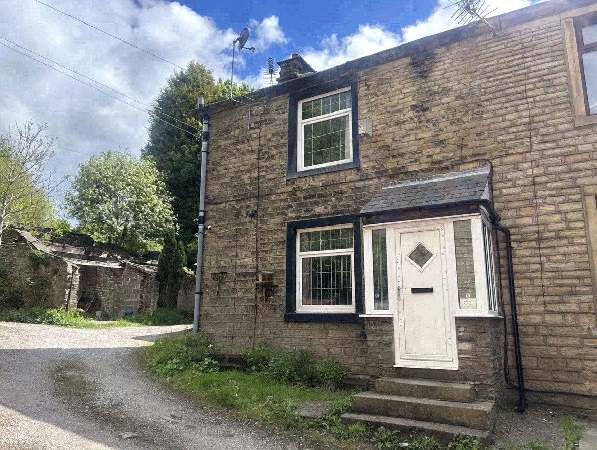 Huddersfield Road, Waterhead, OL4, photo 16