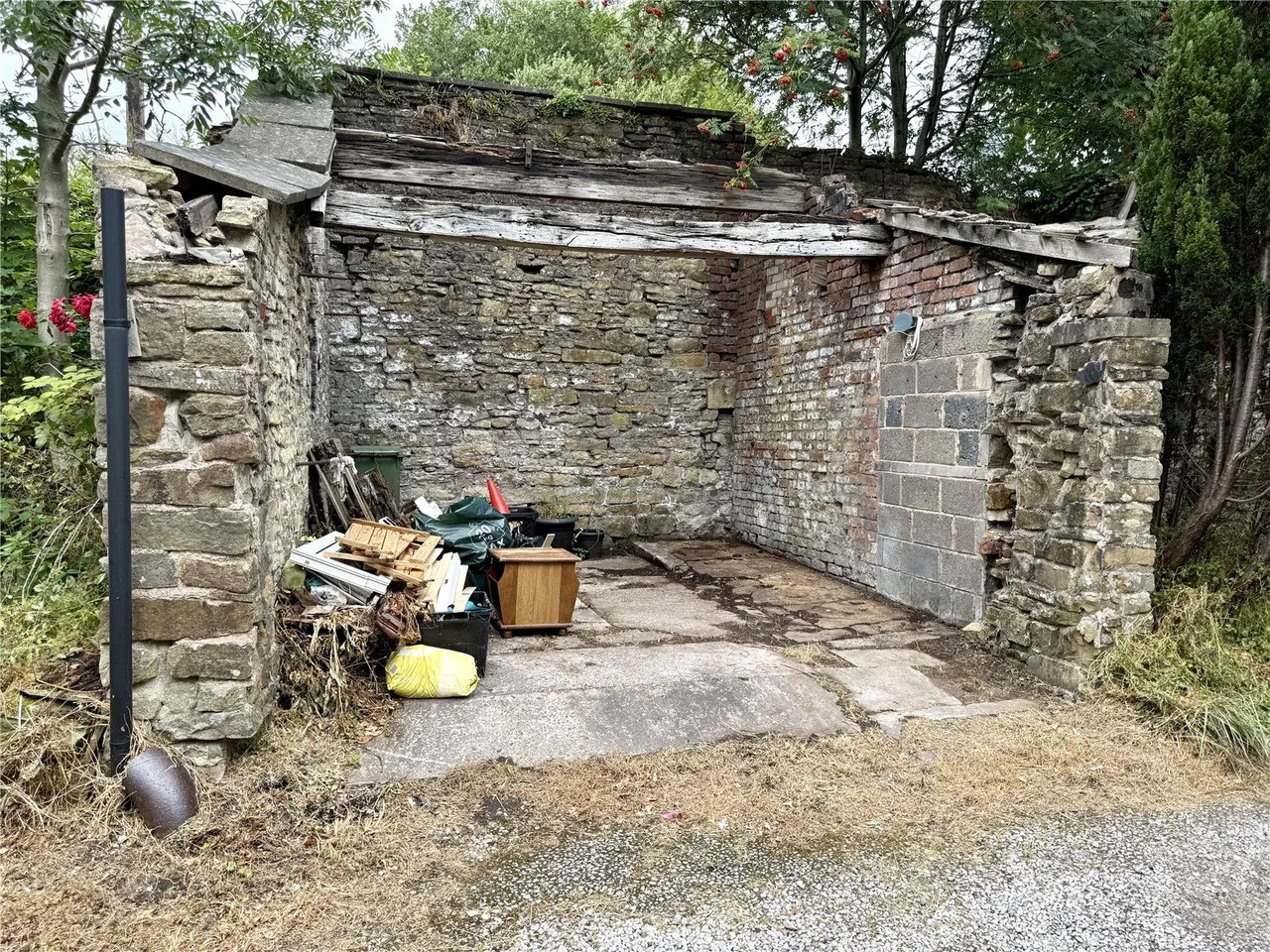 Huddersfield Road, Waterhead, OL4, photo 17