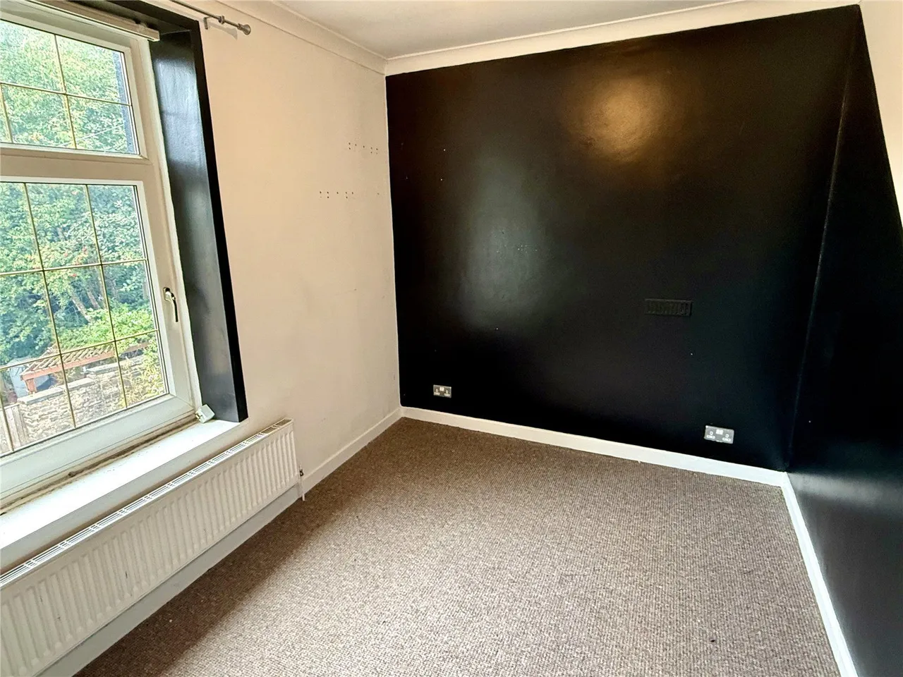 Huddersfield Road, Waterhead, OL4, photo 9